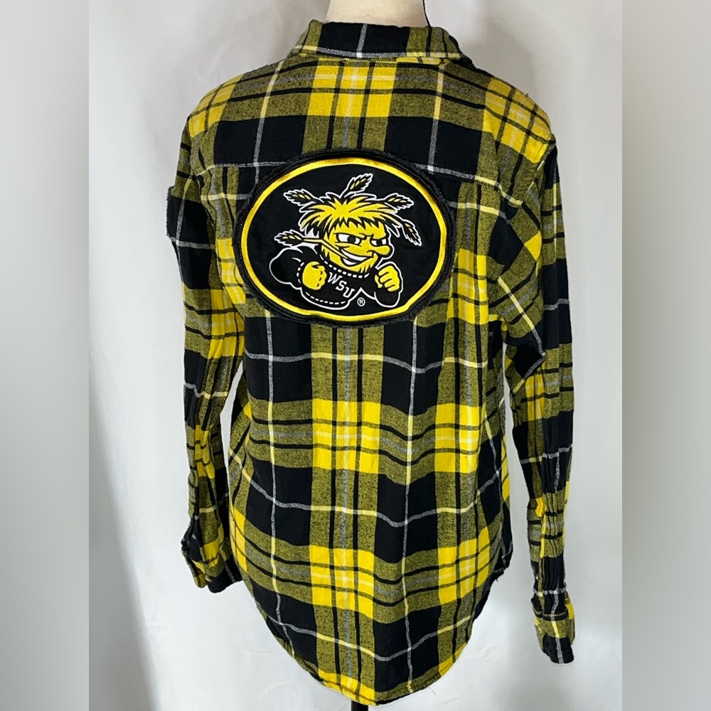 Angry Minnow Flannel Co Wichita State Shockers WuShock Plaid Shirt Medium M